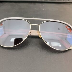 Light grey aviator sunglassess